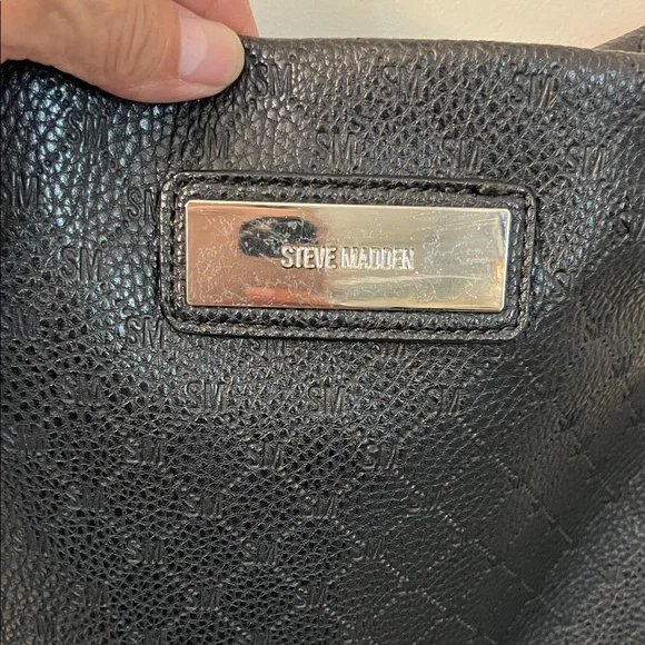 Steve Madden Black Crossbody Bag with Metal Nameplate - Picture 2 of 8